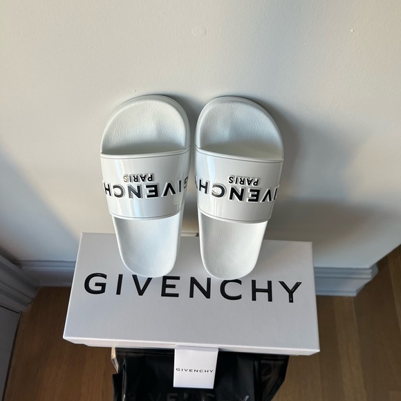 Givenchy Logo-Embossed Pool Slide Sandals - Picture 11 of 14